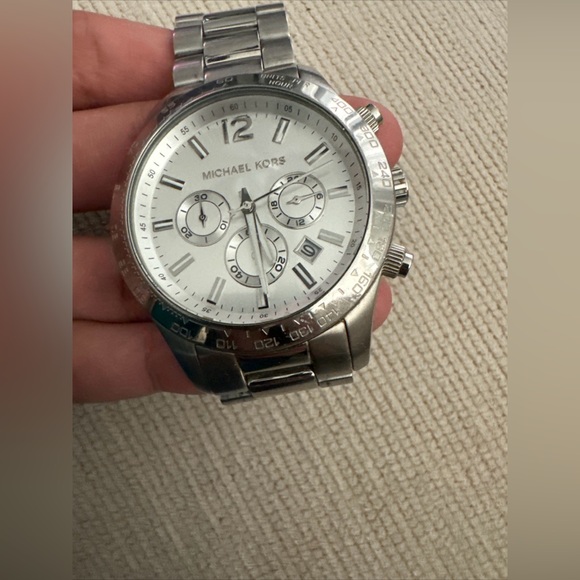 Michael Kors oversized Silver tone Watch - Picture 7 of 11
